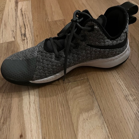 LeBron Witness 3 Nike Air Sneakers - Picture 9 of 12